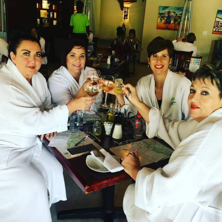 44526644_10155847111996931_8228494879085297664_n